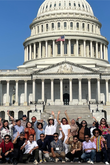 YSEALI PFP delegates in a group shot in front of the US Capitol